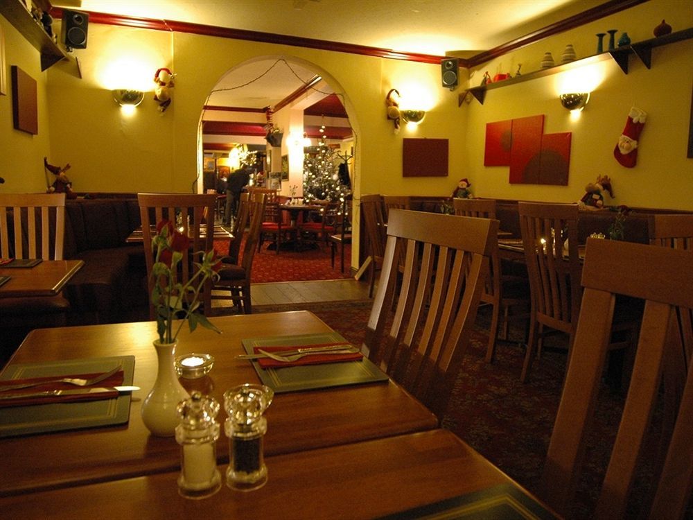 Thorverton Arms Екстериор снимка